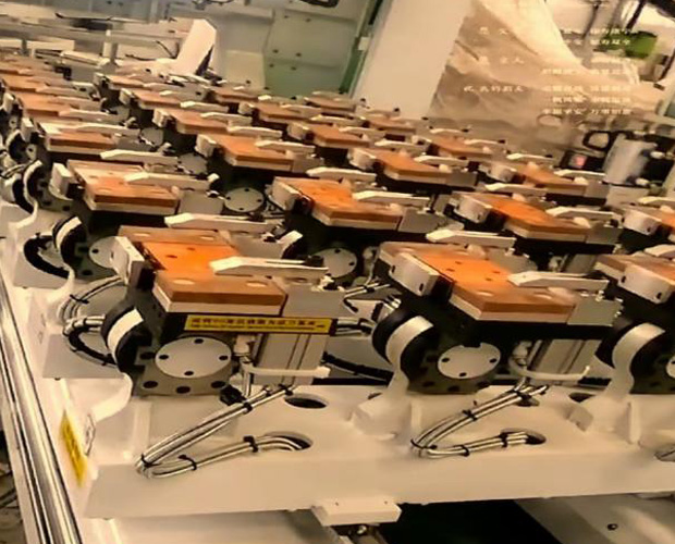 Woodworking carving and milling equipment