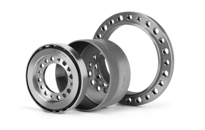 What are the primary advantages of harmonic reducers?